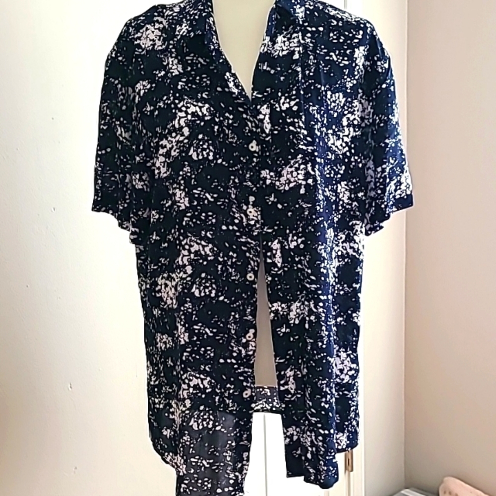 ⭐️ Julian & mark tropical splatter light weight breathable shirt NWT